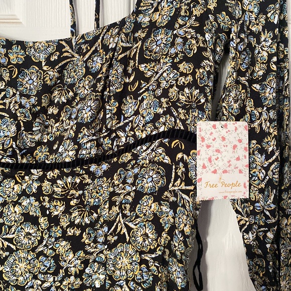 Freepeople , Black w/ Light blue lilac yellow flower. Size 0 (xs) Never worn !! - Picture 2 of 4
